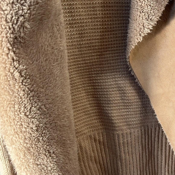 ANANDAS Collection Women’s Cardigan /Winter Sweater - Picture 4 of 7